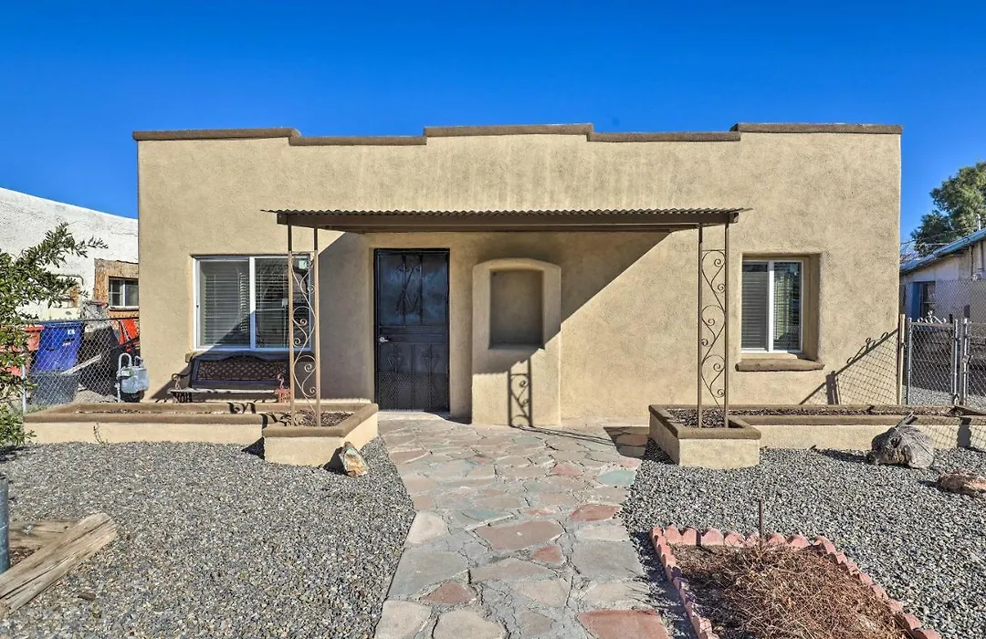 Adobe-Style Retreat Less Than 2 Mi To Dtwn Tucson!-1