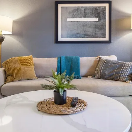 Modern Apartment In Prime Location Id8432-3