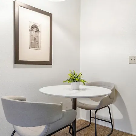 Modern Apartment In Prime Location Id8432-2